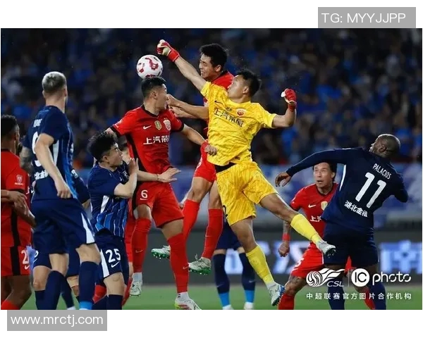 深圳队主场战胜上海队,取得中超赛季首胜