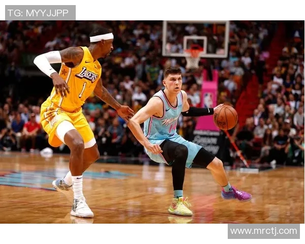 湖人对热火精彩对决最新回放分析与赛后精彩瞬间回顾